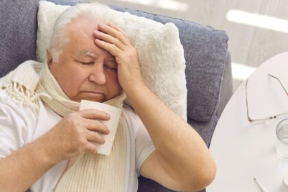 Empregado aposentado afastado por doença em período de recuperação