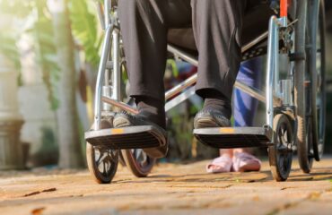 aposentadoria por invalidez Pessoa em cadeira de rodas representando a aposentadoria por invalidez