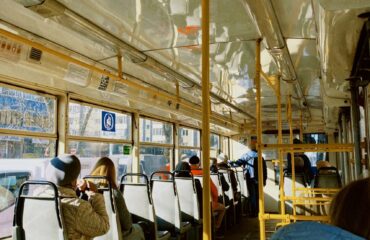 Empresa é obrigada a pagar vale transporte para funcionário que usa transporte público