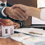 Due diligence imobiliária com análise de documentos antes da compra de um imóvel